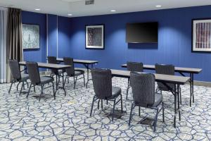 Hampton Inn & Suites Overland Park South商务区和/或会议室