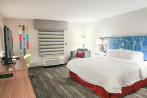 Postel nebo postele na pokoji v ubytování Hampton Inn & Suites Mount Laurel/Moorestown