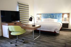 TV a/nebo společenská místnost v ubytování Hampton Inn & Suites Mount Laurel/Moorestown