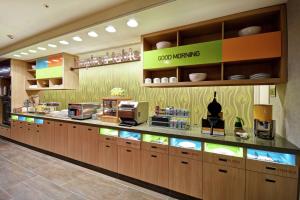 Home2 Suites by Hilton Gilbert的厨房或小厨房