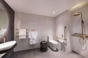 Hilton Port Moresby Hotel & Residences的一间浴室