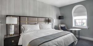 The Sire Hotel Lexington, Tapestry Collection by Hilton客房内的一张或多张床位