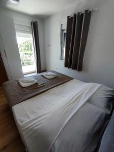 A bed or beds in a room at Holiday Home Aurora