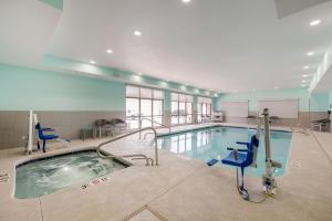 a large swimming pool with chairs and a swimming pool at Hampton Inn & Suites Ruidoso Downs in Ruidoso Downs