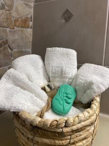 a basket filled with towels and a green pillow at Terra Petra Mani in Koíta