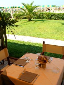 a table with wine glasses on it with a view at Hotel La Pigna in Marina di Pietrasanta