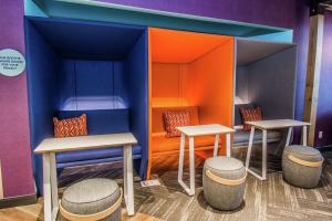 Tru By Hilton Bowling Green的休息区