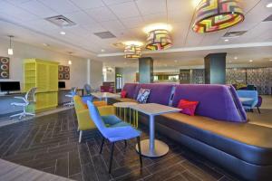 Home 2 Suites By Hilton Dothan的休息区