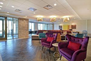Home 2 Suites By Hilton Dothan的休息区