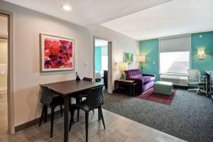Home 2 Suites By Hilton Dothan的休息区