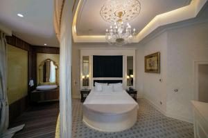 DoubleTree By Hilton Gaziantep客房内的一张或多张床位