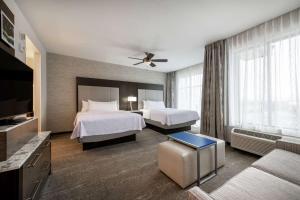 Giường trong phòng chung tại Homewood Suites By Hilton Steamboat Springs
