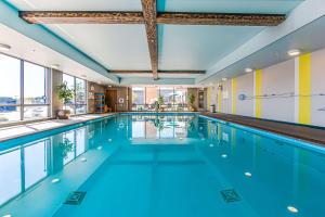 a large swimming pool with blue water at Home2 Suites By Hilton Nashville Bellevue in Bellevue