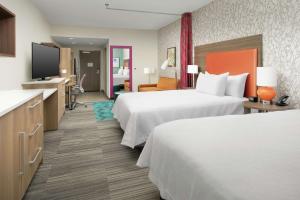 Home2 Suites by Hilton Lakeland South Polk Parkway客房内的一张或多张床位