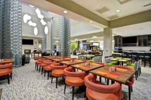 a dining room with tables and chairs in a restaurant at Hilton Garden Inn Gastonia in Gastonia