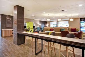 Home2 Suites By Hilton Lagrange的休息区