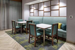Hampton Inn Tampa Downtown Channel District的休息区
