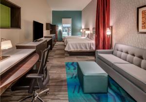 TV a/nebo společenská místnost v ubytování Home2 Suites By Hilton Reno