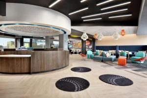 Posezení v ubytování Tru by Hilton Webster Houston NASA + 31 fotografií