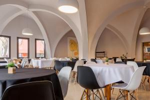 Restoran atau tempat lain untuk makan di Riviera Hotel & Spa