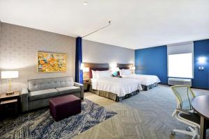 Home2 Suites Plano Legacy West客房内的一张或多张床位