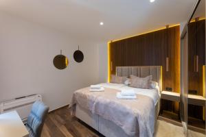 Postel nebo postele na pokoji v ubytování Luxury Villa Favela with heated pool