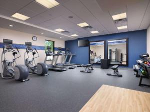 a gym with treadmills and elliptical machines at Hampton Inn Chattanooga East Ridge in Chattanooga