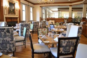 Posedenie v ubytovaní The Founders Inn & Spa Tapestry Collection By Hilton