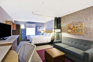 Home2 Suites By Hilton Warner Robins客房内的一张或多张床位