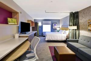 Home2 Suites By Hilton Warner Robins的电视和/或娱乐中心