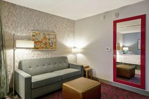 Home2 Suites By Hilton Warner Robins的休息区