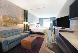 Home2 Suites By Hilton Beloit的电视和/或娱乐中心