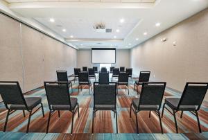 Home2 Suites By Hilton Beloit商务区和/或会议室