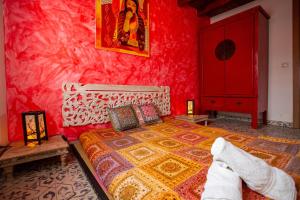 Posteľ alebo postele v izbe v ubytovaní Villa Tokio con jacuzzi y piscina privada + 26 fotografií