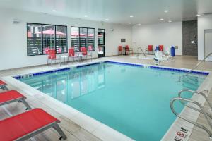 Bazén v ubytování Hilton Garden Inn Wenatchee, Wa nebo v jeho okolí