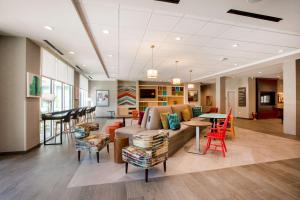 Home2 Suites By Hilton Carlsbad, Ca的休息区