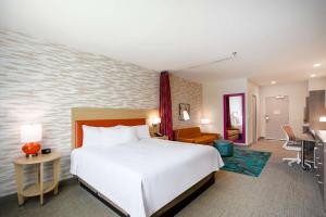 Home2 Suites By Hilton Carlsbad, Ca客房内的一张或多张床位