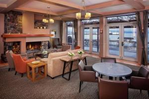 Chrysalis Inn & Spa Bellingham, Curio Collection by Hilton的休息区