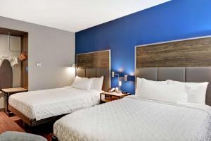 Tru By Hilton Idaho Falls Id客房内的一张或多张床位