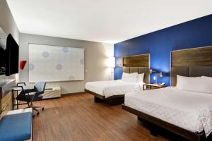Tru By Hilton Idaho Falls Id客房内的一张或多张床位