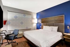 Tru By Hilton Idaho Falls Id客房内的一张或多张床位