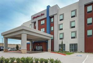 una rappresentazione della parte anteriore di un hotel cranbourne di Hampton Inn Weslaco a Weslaco