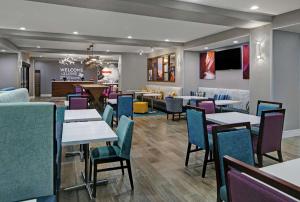 A restaurant or other place to eat at Hampton Inn Weslaco