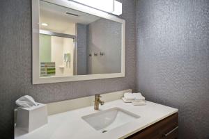 Home2 Suites By Hilton Georgetown的一间浴室