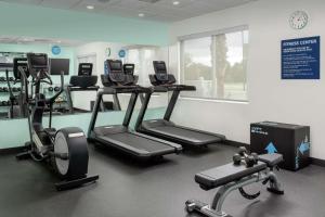 Fitness centrum a/nebo fitness zařízení v ubytování Tru By Hilton Lake City