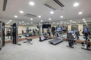 Doubletree By Hilton Afyonkarahisar的健身中心和/或健身设施