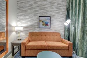Home2 Suites By Hilton Foley的休息区