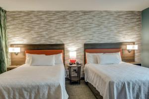 Home2 Suites By Hilton Foley客房内的一张或多张床位
