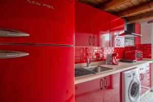 Kuchyňa alebo kuchynka v ubytovaní Villa Tokio con jacuzzi y piscina privada