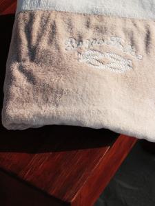 a towel sitting on top of a wooden table at Hotel La Pigna in Marina di Pietrasanta
